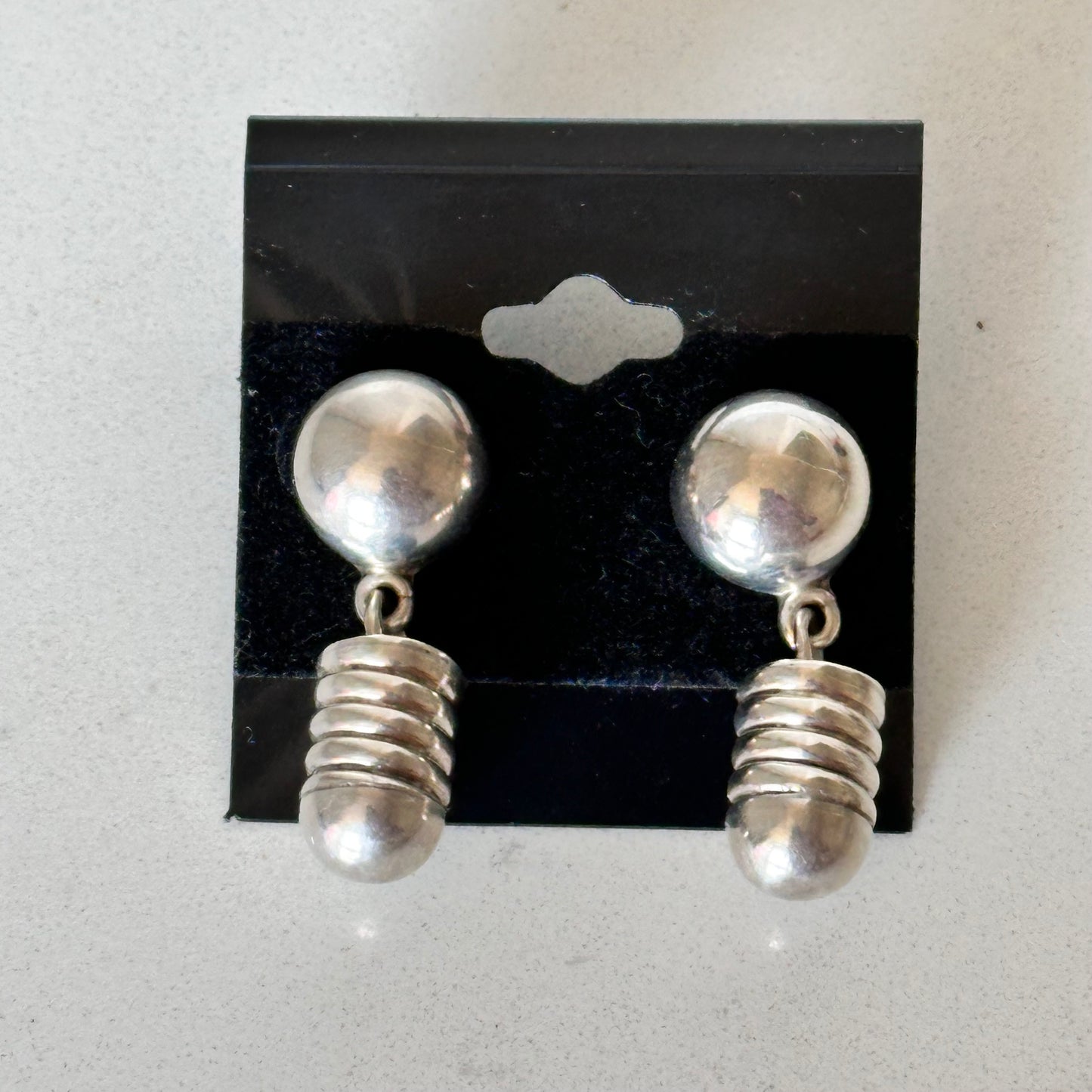Mexico 925 Sterling Silver Dangle Earrings
Bold and beautiful vintage earring.