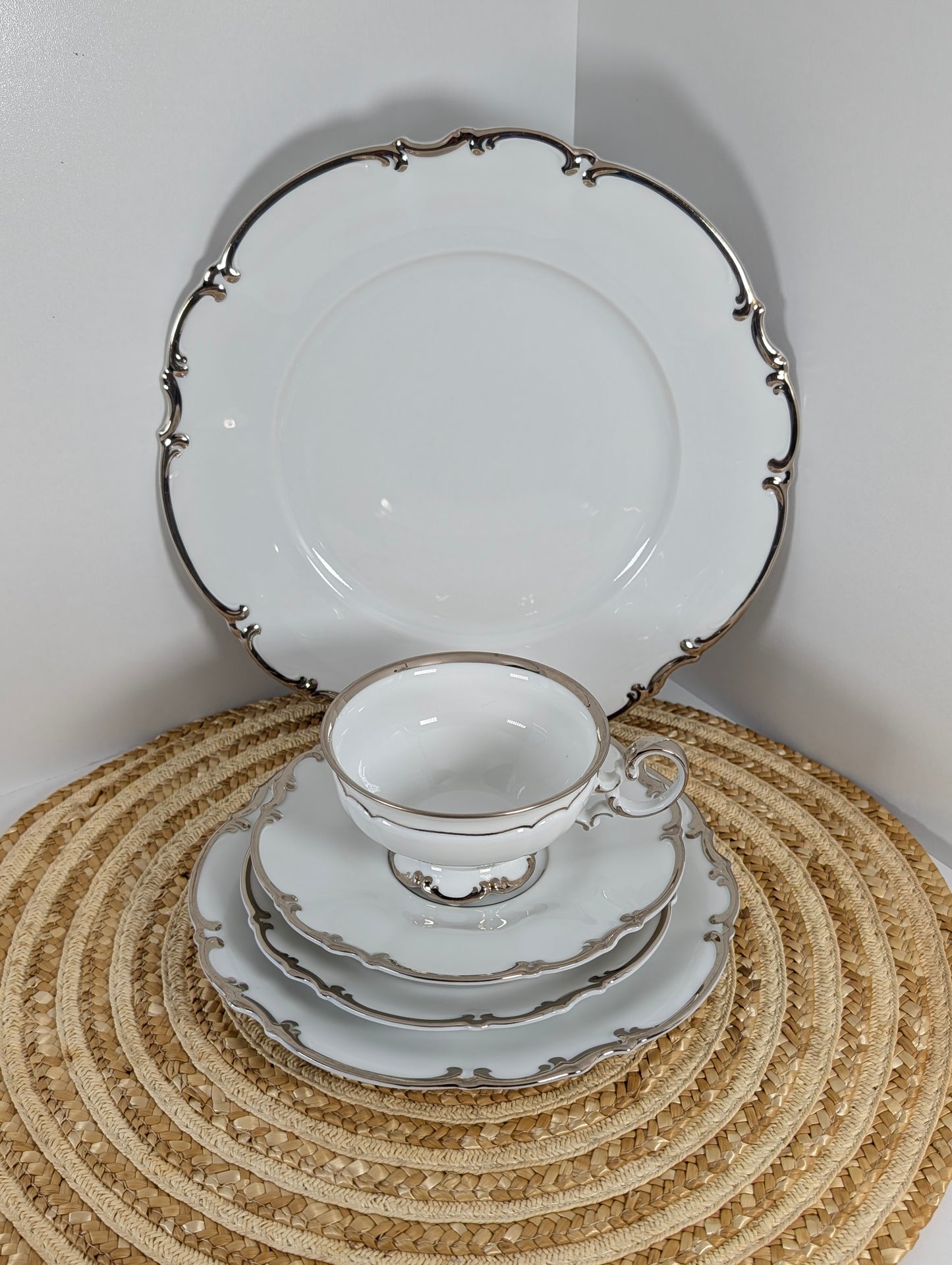 Hutschenreuther, Revere, Sylvia Platinum Trim 5 Pieces Place Setting