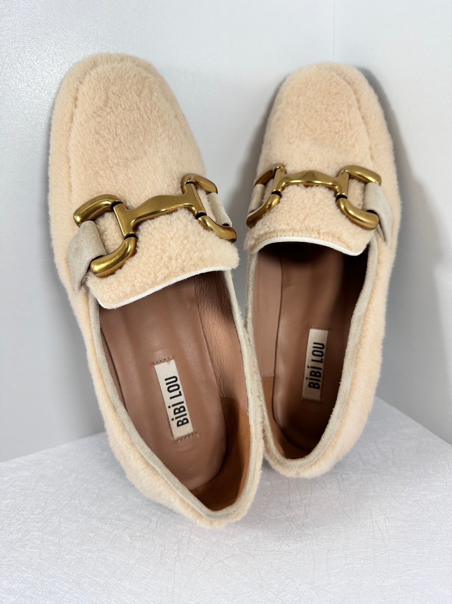 Bibi Lou Sherpa Loafers Cream Teddy Fur Gold Chain Hardware Size EU 39 US 8.5 or 9