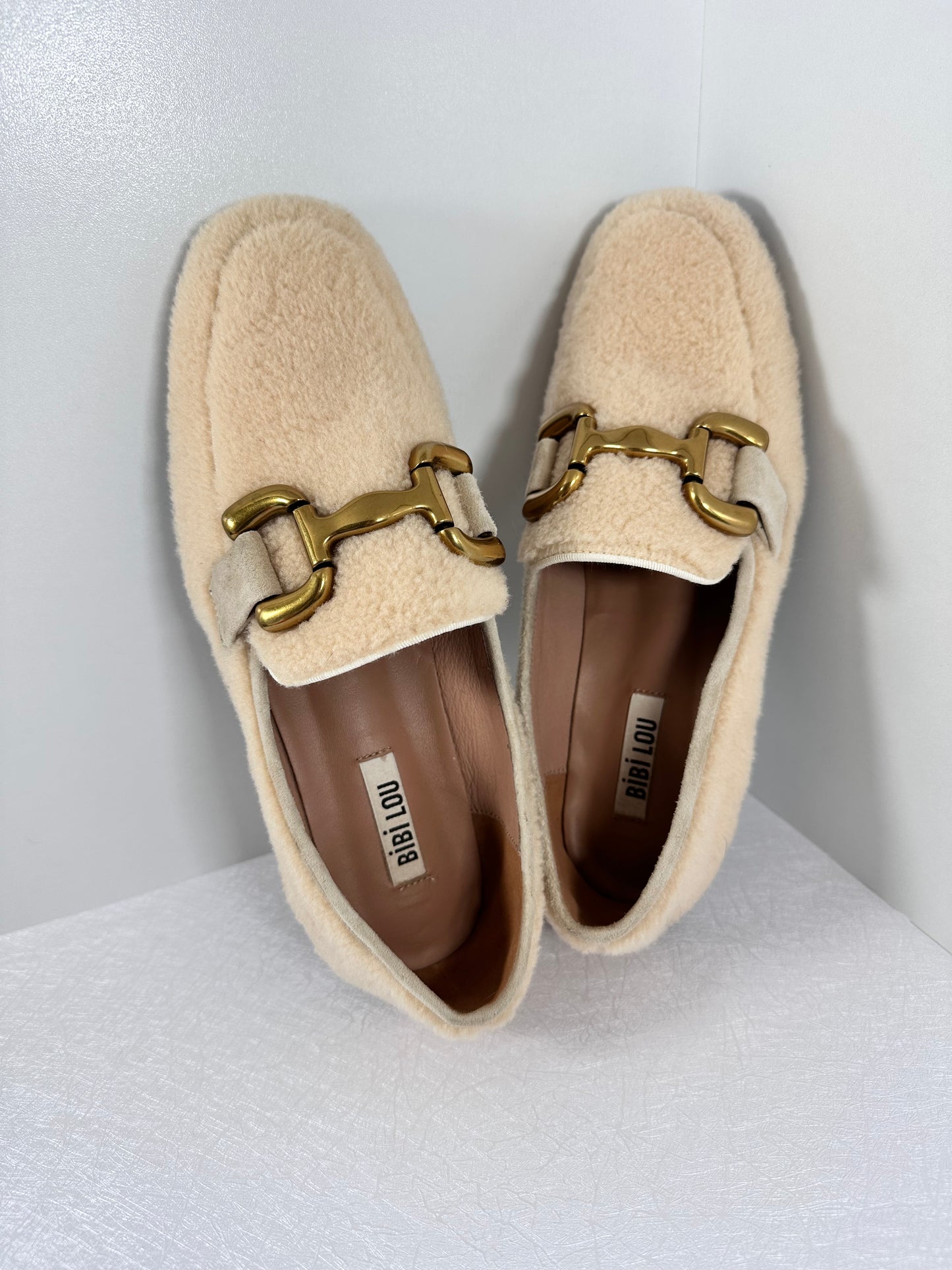 Bibi Lou Sherpa Loafers Cream Teddy Fur Gold Chain Hardware Size EU 39 US 8.5 or 9