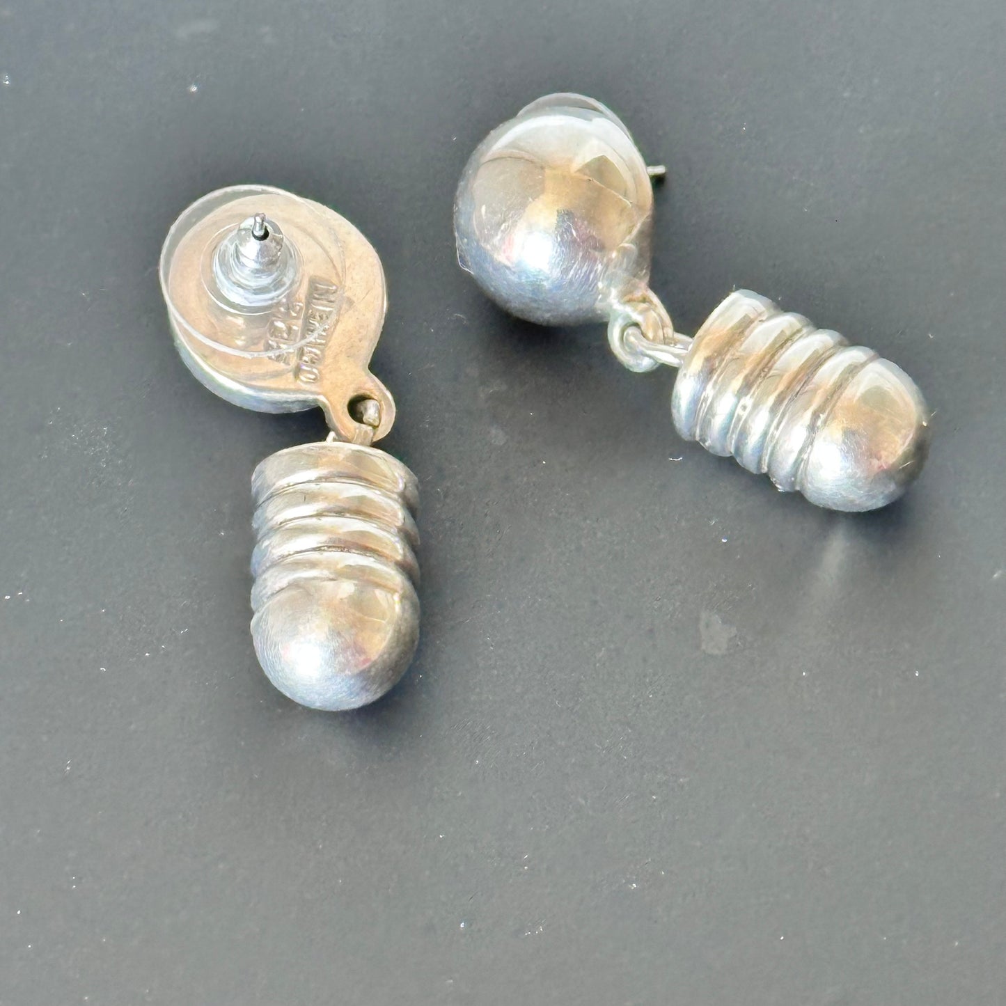 Mexico 925 Sterling Silver Dangle Earrings
Bold and beautiful vintage earring.