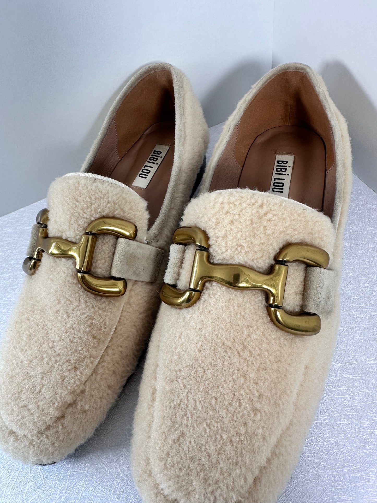 Bibi Lou Sherpa Loafers Cream Teddy Fur Gold Chain Hardware Size EU 39 US 8.5 or 9
