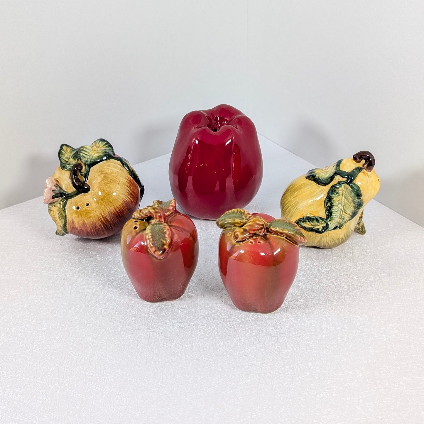 4 Apple & Pear Salt & Pepper Shakers & 1 Ceramic Red Apple Super Cute