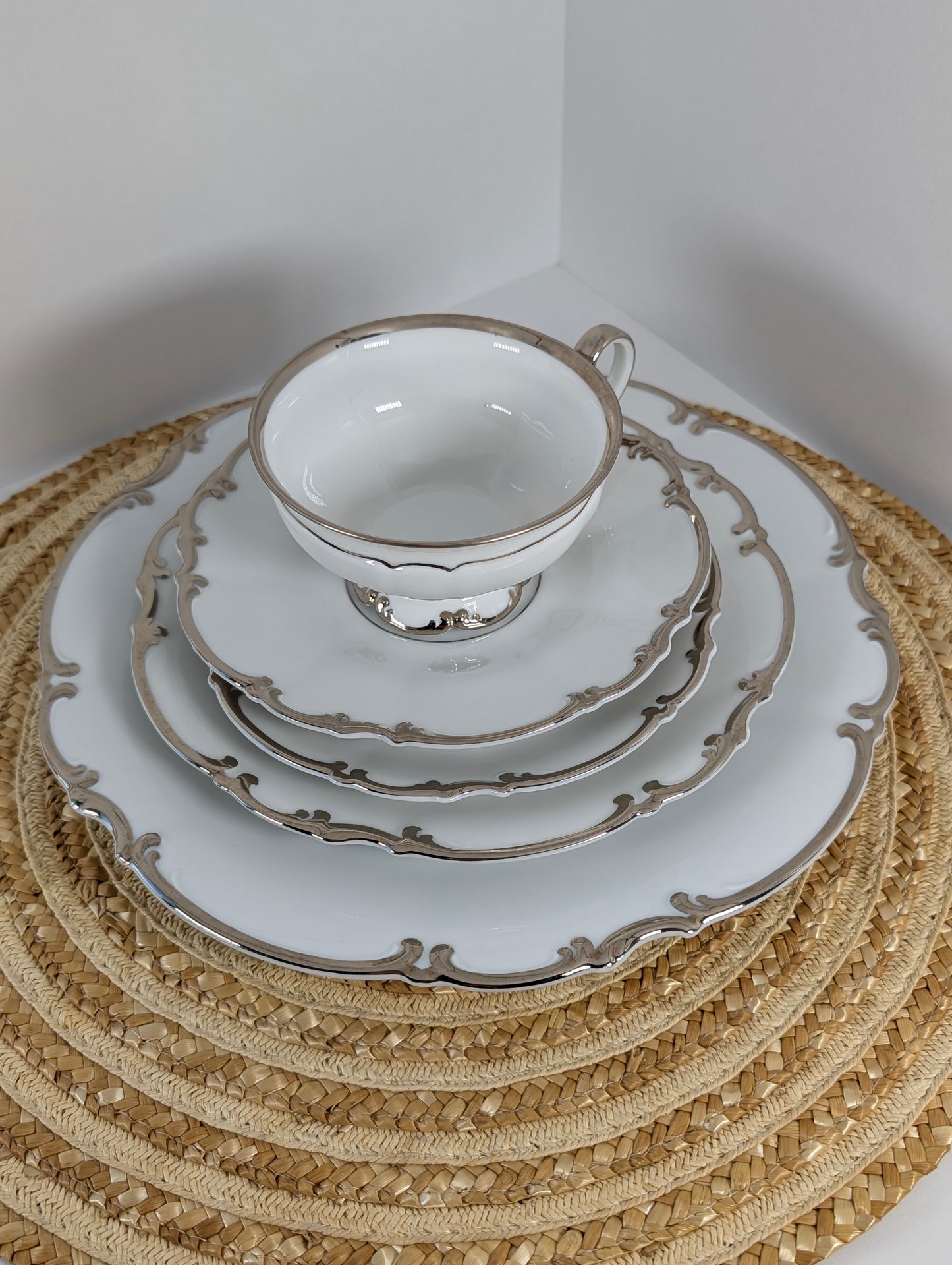 Hutschenreuther, Revere, Sylvia Platinum Trim 5 Pieces Place Setting