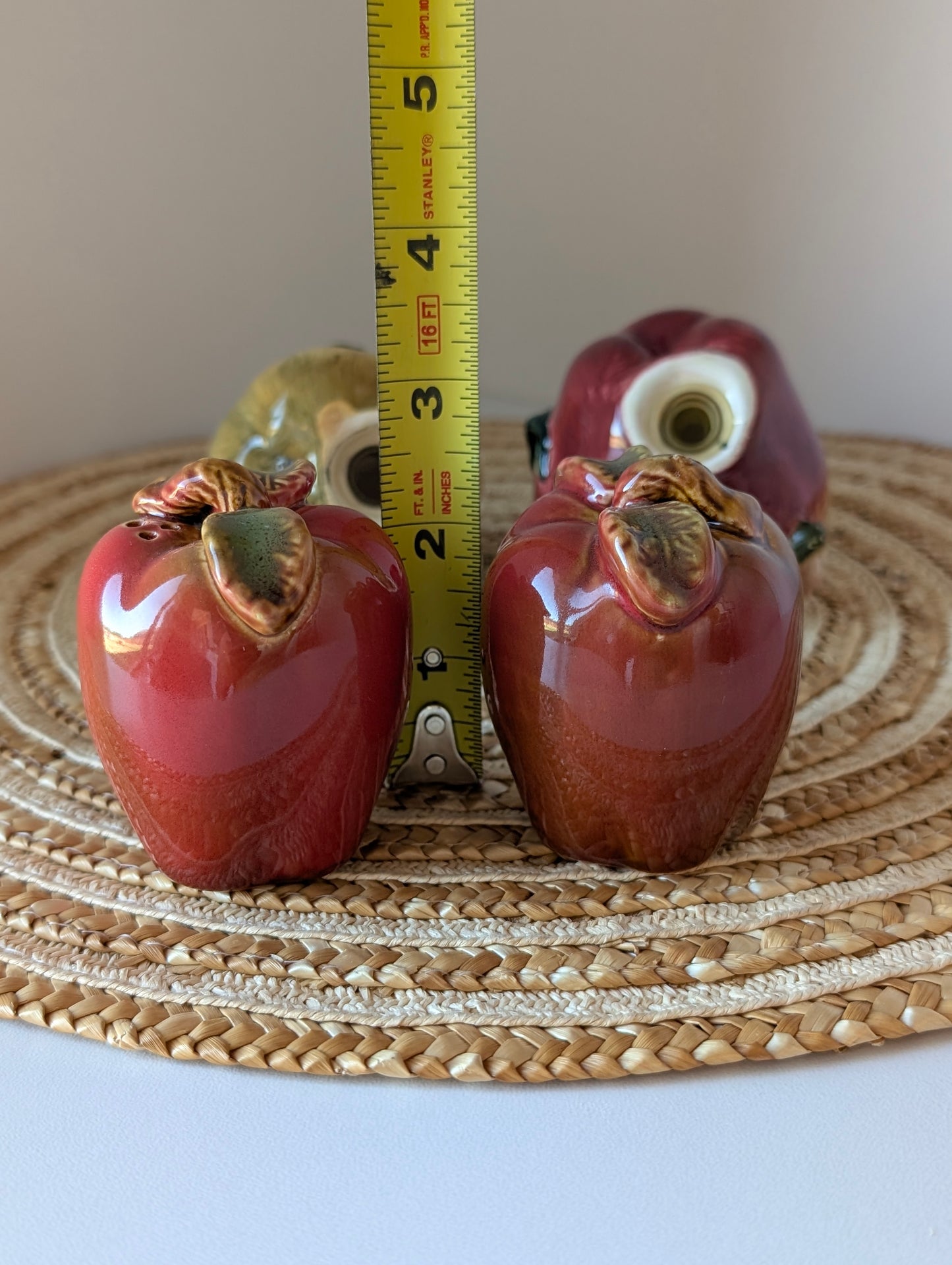 4 Apple & Pear Salt & Pepper Shakers & 1 Ceramic Red Apple Super Cute