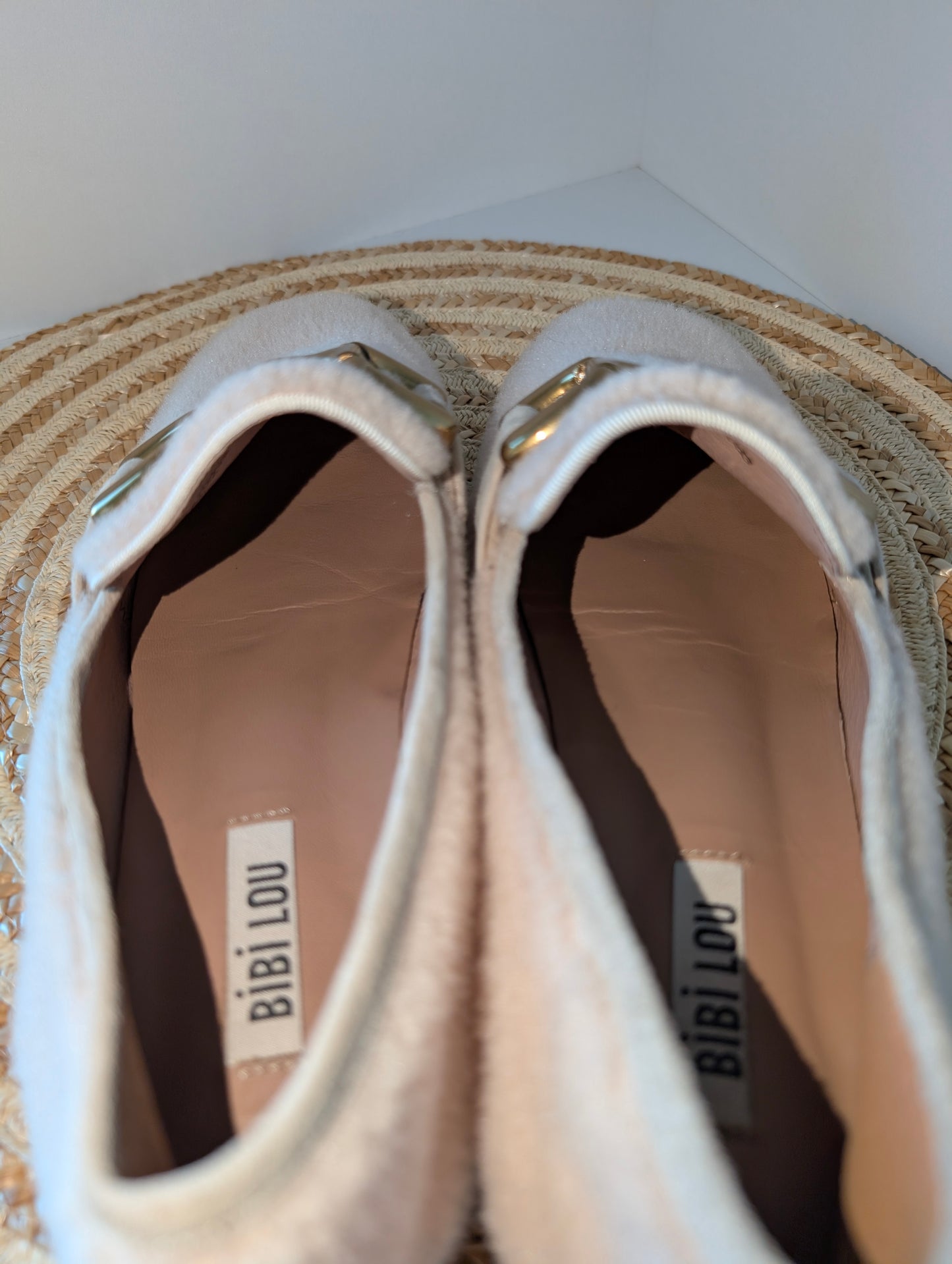 Bibi Lou Sherpa Loafers Cream Teddy Fur Gold Chain Hardware Size EU 39 US 8.5 or 9