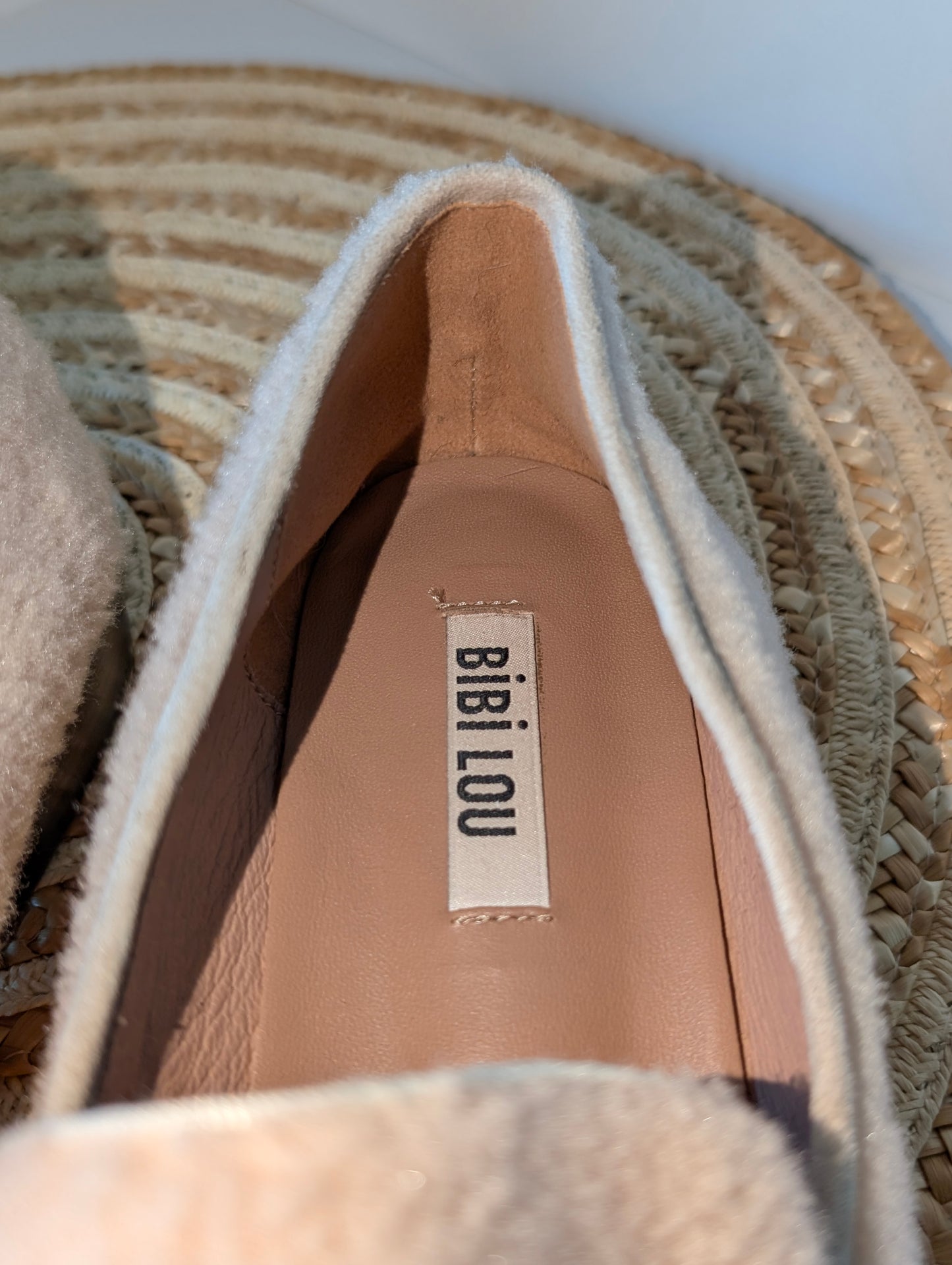 Bibi Lou Sherpa Loafers Cream Teddy Fur Gold Chain Hardware Size EU 39 US 8.5 or 9